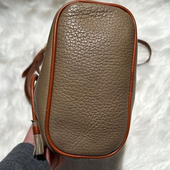 Dooney & Bourke Pebble Grain Drawstring Bucket Bag Crossbody Fisherman Core B89 - Picture 5 of 10